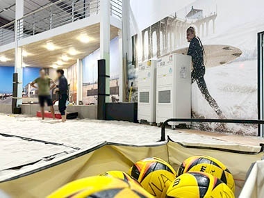 NVA室內沙灘排球場│選擇COOLBIT 專業空害防治機,降低球場粉塵汙染,提供球友最好的運動環境